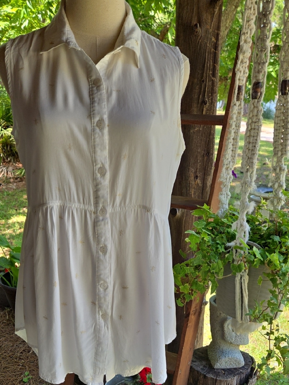 Solitaire White Sleeveless Tunic Blouse With Metallic Gold Bumblebee Print Size